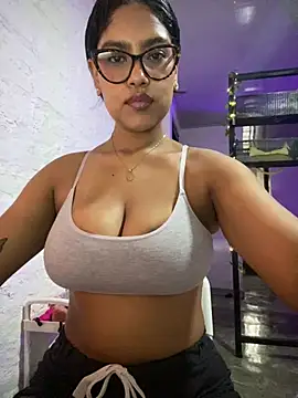 miiabrown18 online show from April 10, 8:57 pm