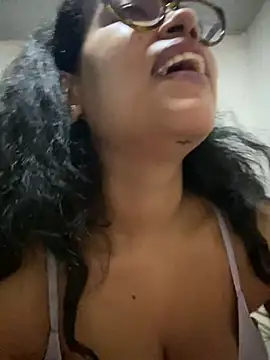 miiabrown18 online show from April 12, 6:40 am