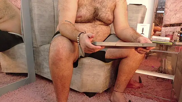 Snapshot of big_bearr chatting on November 23, 3:34 pm big bearr online show from November 23, 3:34 pm