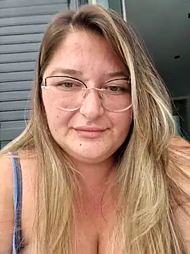 Snapshot of HornyBella88 chatting on September 26, 7:45 am HornyBella88 online show from September 26, 7:45 am