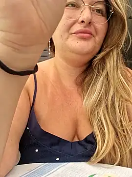 Snapshot of HornyBella88 chatting on September 30, 8:41 am HornyBella88 online show from September 30, 8:41 am