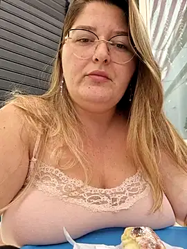 Snapshot of HornyBella88 chatting on October 14, 10:05 am HornyBella88 online show from October 14, 10:05 am