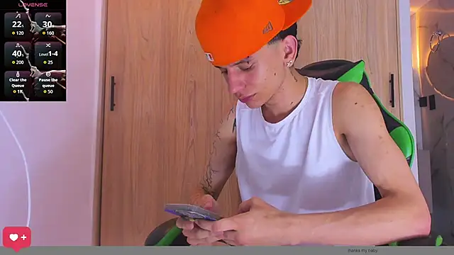 Snapshot of Skinny_batman chatting on September 25, 8:07 am Skinny batman online show from September 25, 8:07 am