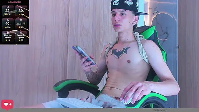 Snapshot of Skinny_batman chatting on September 26, 3:16 pm Skinny batman online show from September 26, 3:16 pm