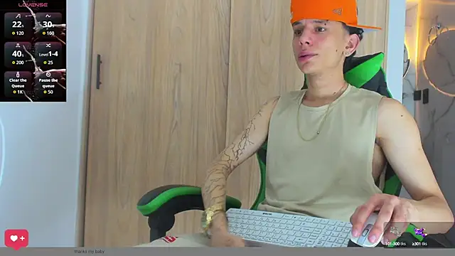 Snapshot of Skinny_batman chatting on September 27, 1:38 pm Skinny batman online show from September 27, 1:38 pm