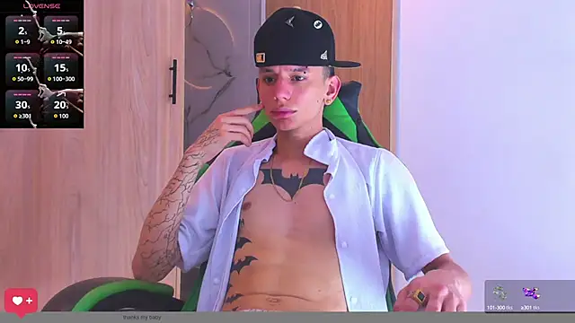 Snapshot of Skinny_batman chatting on October 14, 2:12 am Skinny batman online show from October 14, 2:12 am