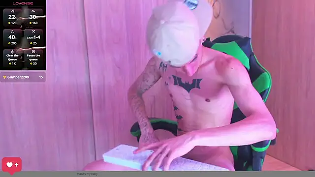 Snapshot of Skinny_batman chatting on October 25, 2:35 pm Skinny batman online show from October 25, 2:35 pm