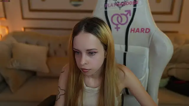 Snapshot of Luchi_Sun chatting on October 4, 11:30 am Luchi Sun online show from October 4, 11:30 am