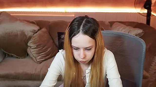 Snapshot of Luchi_Sun chatting on November 21, 11:20 am Luchi Sun online show from November 21, 11:20 am