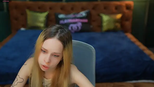 Snapshot of Luchi_Sun chatting on November 24, 11:21 am Luchi Sun online show from November 24, 11:21 am