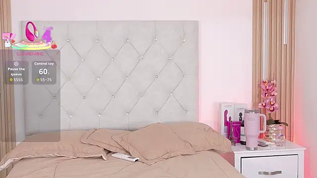 Ashley-Whitee online show from April 17, 9:18 pm