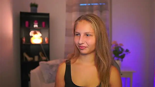 Snapshot of emmie_murray chatting on October 18, 2:07 pm emmie murray online show from October 18, 2:07 pm