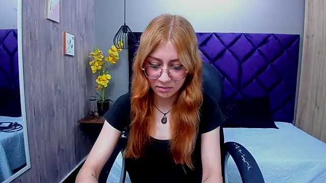 Snapshot of ChloeCampbell03 chatting on September 25, 1:15 pm ChloeCampbell03 online show from September 25, 1:15 pm