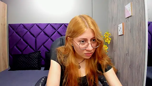 Snapshot of ChloeCampbell03 chatting on October 17, 12:52 pm ChloeCampbell03 online show from October 17, 12:52 pm