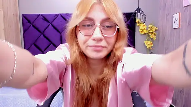 Snapshot of ChloeCampbell03 chatting on October 29, 2:19 pm ChloeCampbell03 online show from October 29, 2:19 pm