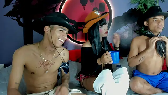 Snapshot of Bi_Loverss chatting on September 28, 5:40 pm Bi Loverss online show from September 28, 5:40 pm