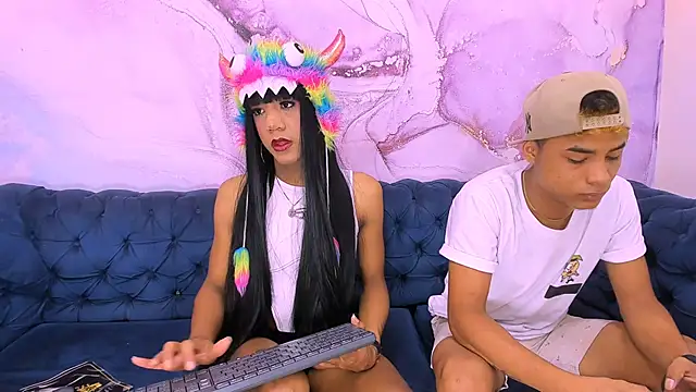 Snapshot of Bi_Loverss chatting on October 7, 10:34 am Bi Loverss online show from October 7, 10:34 am