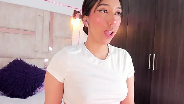 emily  walker online show from November 20, 12:38 pm