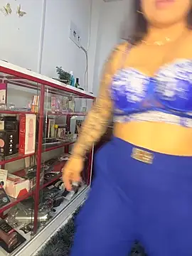 Snapshot of liz_and_thiago chatting on September 25, 7:28 pm liz and thiago online show from September 25, 7:28 pm