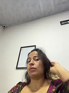 Snapshot of liz_and_thiago chatting on September 26, 8:35 pm liz and thiago online show from September 26, 8:35 pm