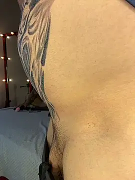 Snapshot of liz_and_thiago chatting on September 29, 1:27 pm liz and thiago online show from September 29, 1:27 pm