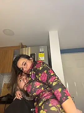 Snapshot of liz_and_thiago chatting on October 11, 12:15 pm liz and thiago online show from October 11, 12:15 pm