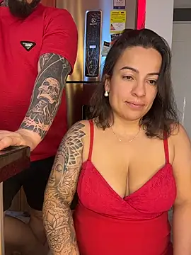 Snapshot of liz_and_thiago chatting on October 12, 1:26 am liz and thiago online show from October 12, 1:26 am