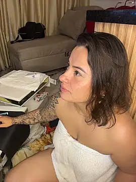 Snapshot of liz_and_thiago chatting on November 2, 3:31 am liz and thiago online show from November 2, 3:31 am