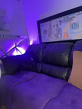 Snapshot of liz_and_thiago chatting on December 4, 1:31 pm liz and thiago online show from December 4, 1:31 pm