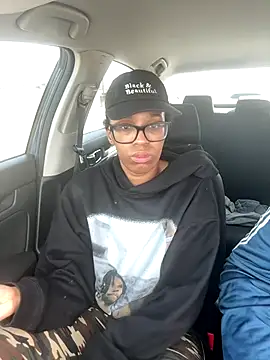 Snapshot of YeahhhitsBreezy chatting on December 20, 8:16 pm YeahhhitsBreezy online show from December 20, 8:16 pm