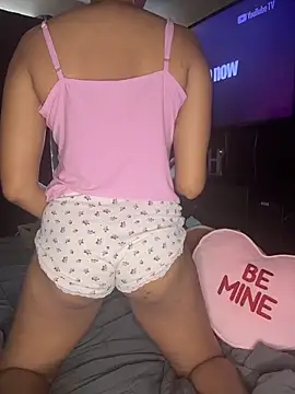 Snapshot of YeahhhitsBreezy chatting on February 5, 10:03 pm YeahhhitsBreezy online show from February 5, 10:03 pm