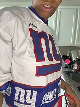 Snapshot of YeahhhitsBreezy chatting on February 8, 6:55 pm YeahhhitsBreezy online show from February 8, 6:55 pm