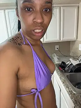 Snapshot of YeahhhitsBreezy chatting on February 24, 10:41 pm YeahhhitsBreezy online show from February 24, 10:41 pm