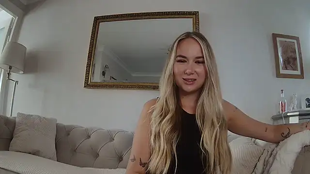 Snapshot of BarbieDolly_x chatting on September 30, 1:27 pm BarbieDolly x online show from September 30, 1:27 pm