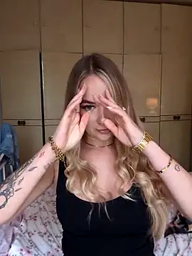 Snapshot of BarbieDolly_x chatting on October 3, 2:03 pm BarbieDolly x online show from October 3, 2:03 pm