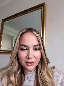 Snapshot of BarbieDolly_x chatting on October 17, 2:30 pm BarbieDolly x online show from October 17, 2:30 pm