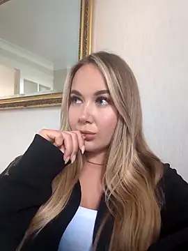 Snapshot of BarbieDolly_x chatting on October 24, 2:13 pm BarbieDolly x online show from October 24, 2:13 pm