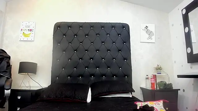 Snapshot of alana_johnson_0 chatting on April 22, 12:39 pm alana johnson 0 online show from April 22, 12:39 pm