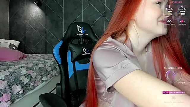 Snapshot of Red_FoxGirl chatting on October 24, 5:31 pm Red FoxGirl online show from October 24, 5:31 pm