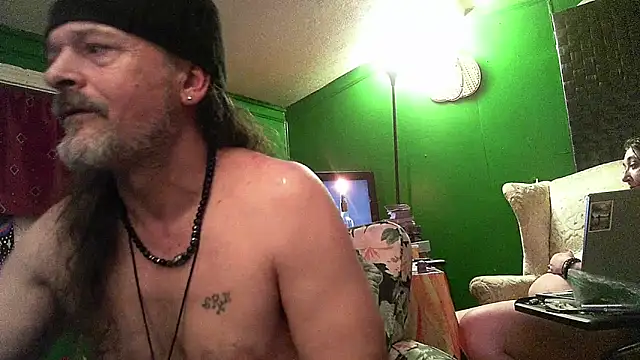 HippieDad333 online show from April 16, 9:21 am