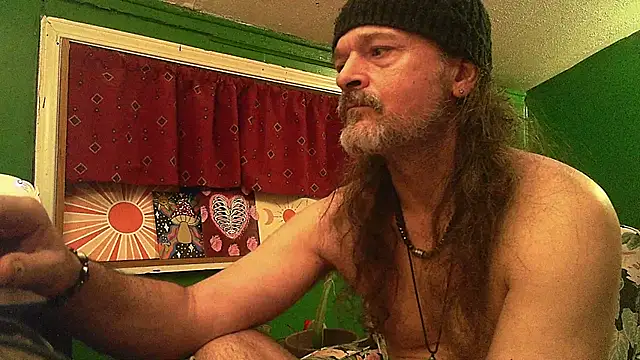 Snapshot of HippieDad333 chatting on April 19, 1:49 am HippieDad333 online show from April 19, 1:49 am