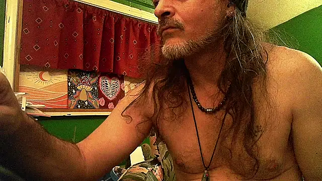 Snapshot of HippieDad333 chatting on May 4, 9:05 am HippieDad333 online show from May 4, 9:05 am