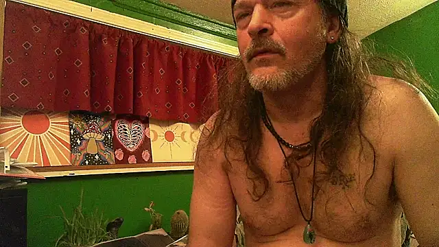 Snapshot of HippieDad333 chatting on May 6, 9:03 am HippieDad333 online show from May 6, 9:03 am