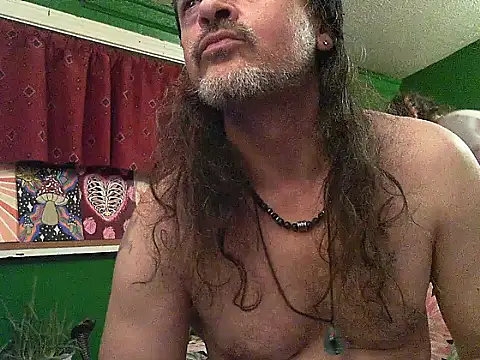Snapshot of HippieDad333 chatting on May 7, 3:34 am HippieDad333 online show from May 7, 3:34 am