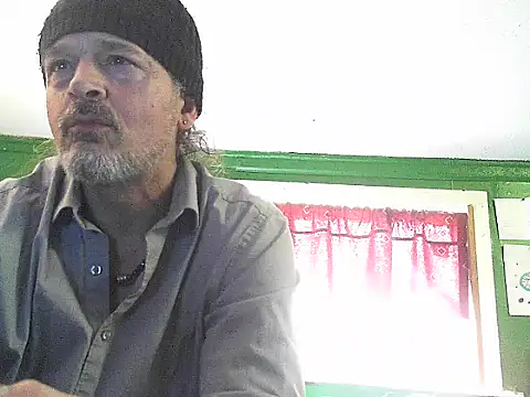 Snapshot of HippieDad333 chatting on May 8, 5:40 pm HippieDad333 online show from May 8, 5:40 pm