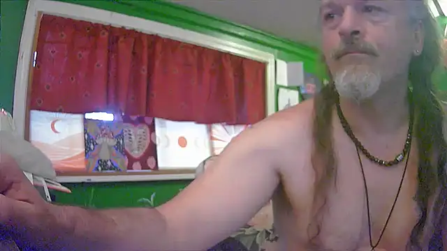 Snapshot of HippieDad333 chatting on June 6, 10:53 am HippieDad333 online show from June 6, 10:53 am