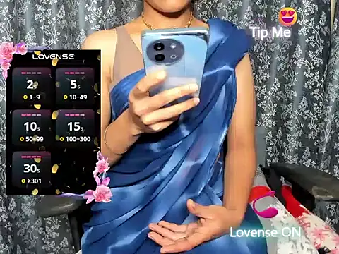 Queen-Bee143 online show from February 3, 3:04 am