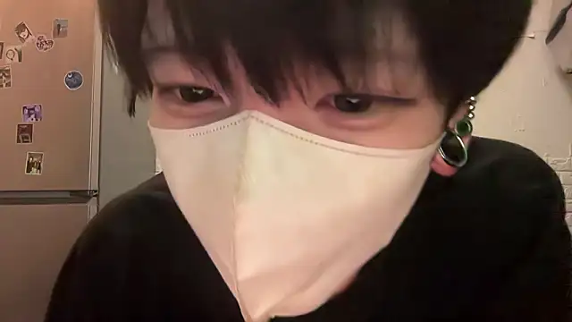 Snapshot of tora3220 chatting on October 30, 1:34 pm tora3220 online show from October 30, 1:34 pm