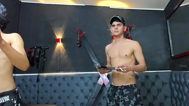 Snapshot of liam_coleman25 chatting on November 25, 4:45 am liam coleman25 online show from November 25, 4:45 am