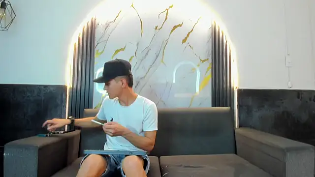 liam coleman25 online show from February 8, 5:00 am